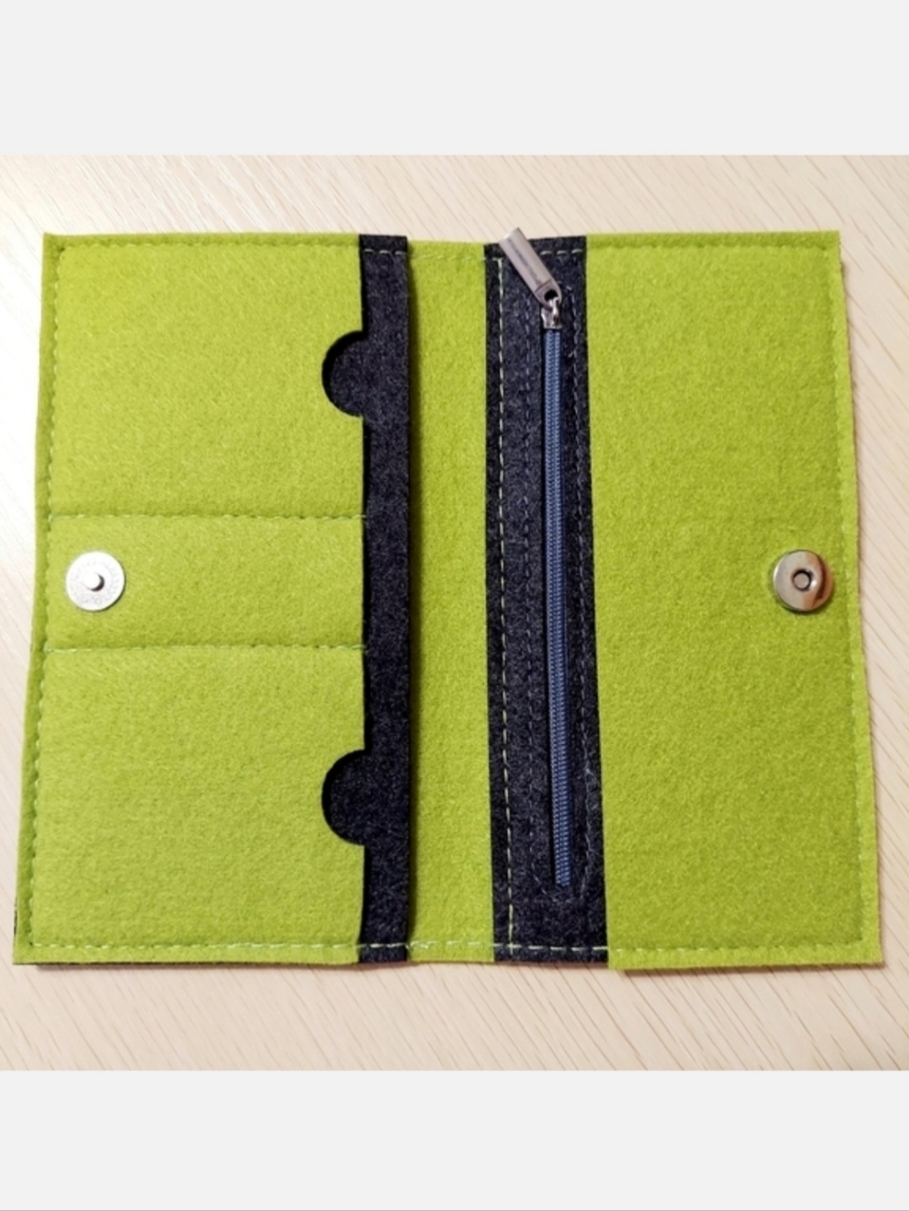 NWOT Unique Boutique 7" Green and Black Fun Felt Wallet with silver hardware
